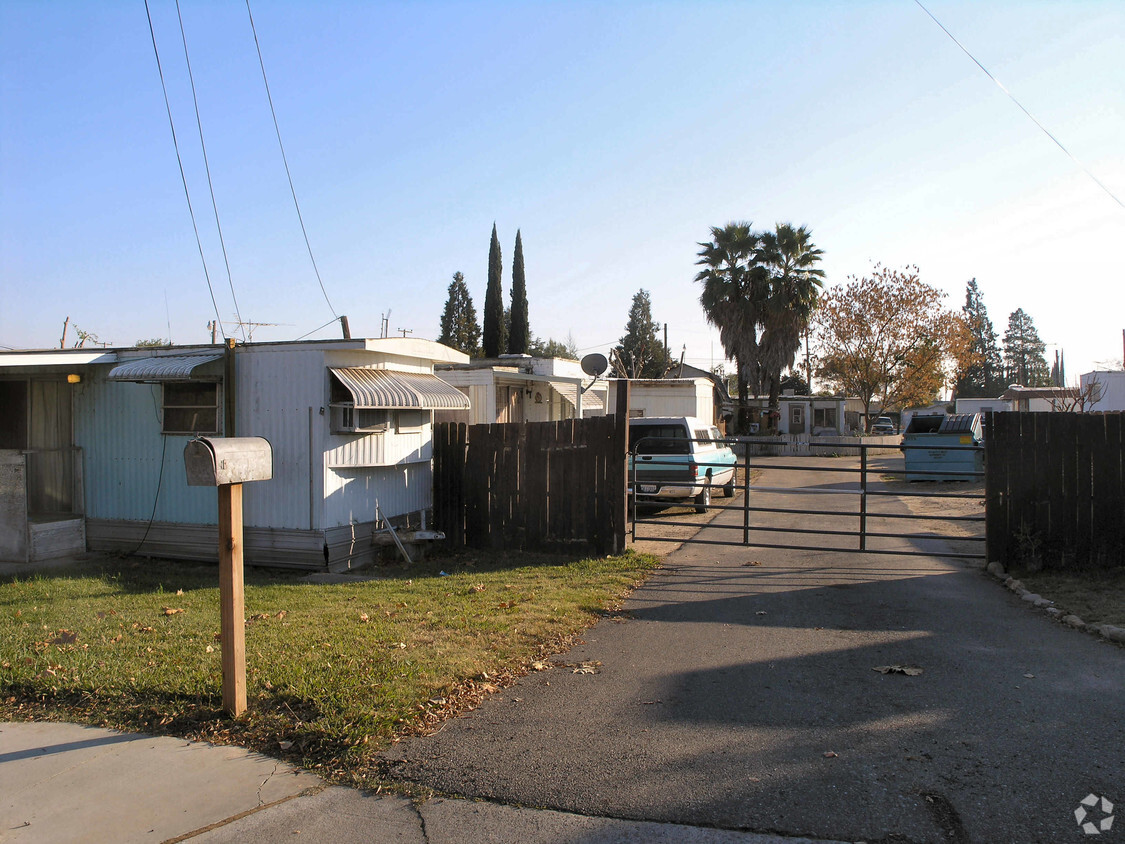 Modesto Mobile Home Park Apartments in Riverbank, CA