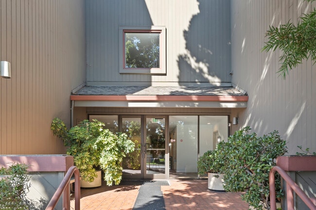 Building Photo - 780 Sea Spray Ln