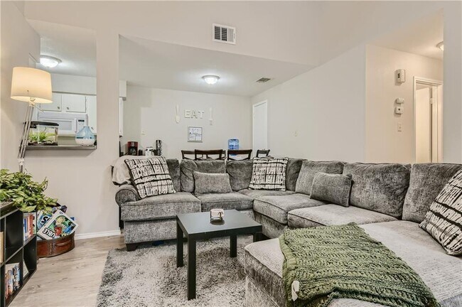 Foto del edificio - 2124 Redwing Way