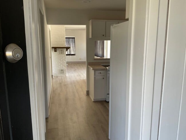 Foto del edificio - Lake view is quiet