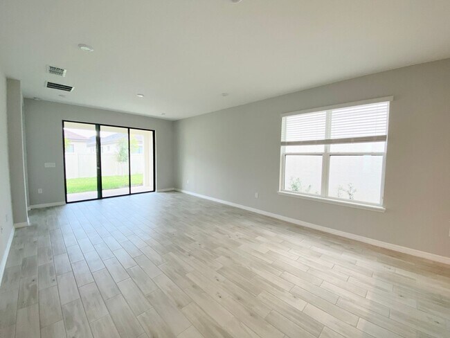 Foto del edificio - Brand New House in Gated Community for Rent