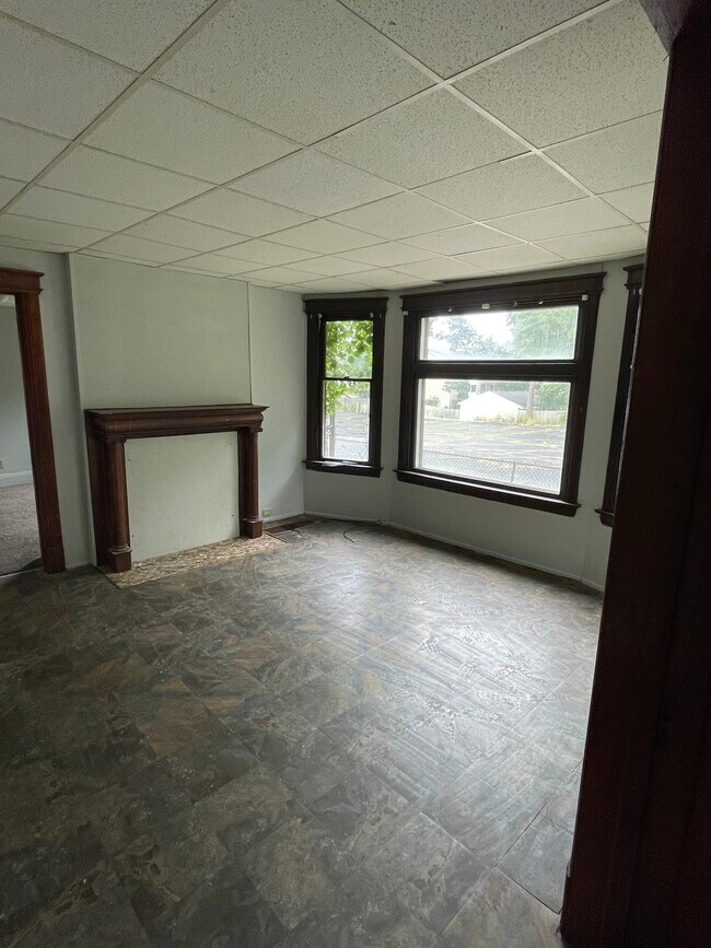 436 Thomson St Unit 1, Flint, MI 48503 Apartments in Flint, MI