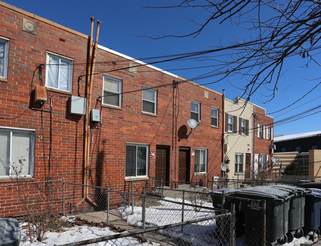 Primary Photo - 974-974 Mount Olivet Rd NE