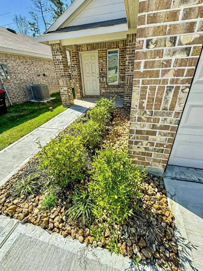 Building Photo - 5818 Hampton Vly Dr