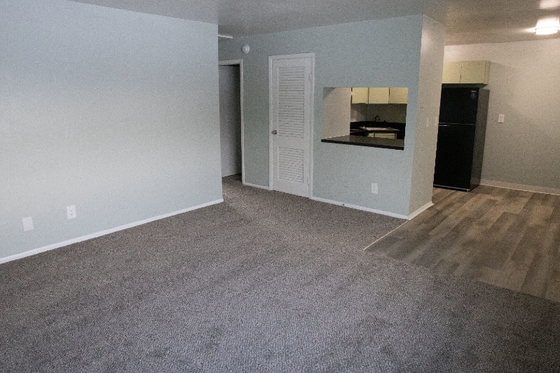 Primary Photo - 2800 Crystal St