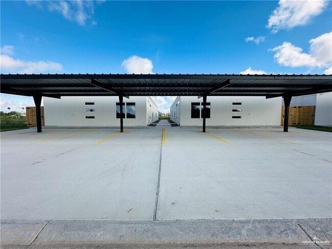 Building Photo - 10 Mockingbird Rd