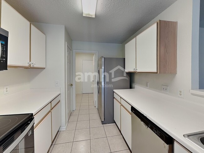 Building Photo - 2101 Coats Cir