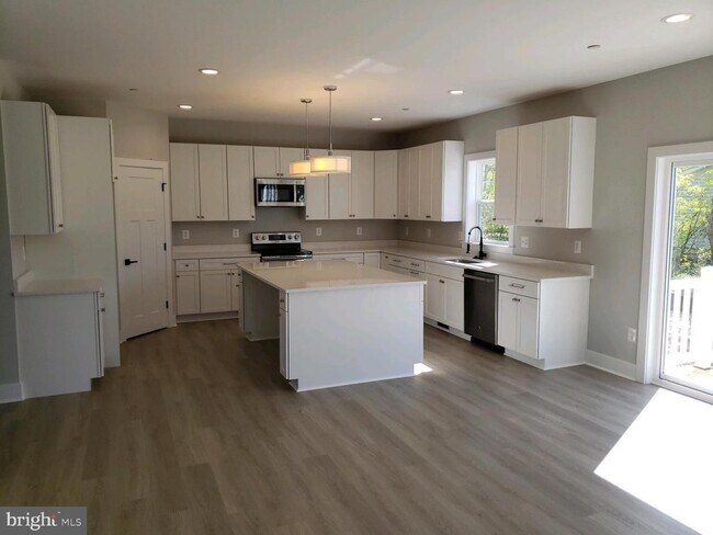 Building Photo - 8415 Church Rd, Broomes Island, MD 20615