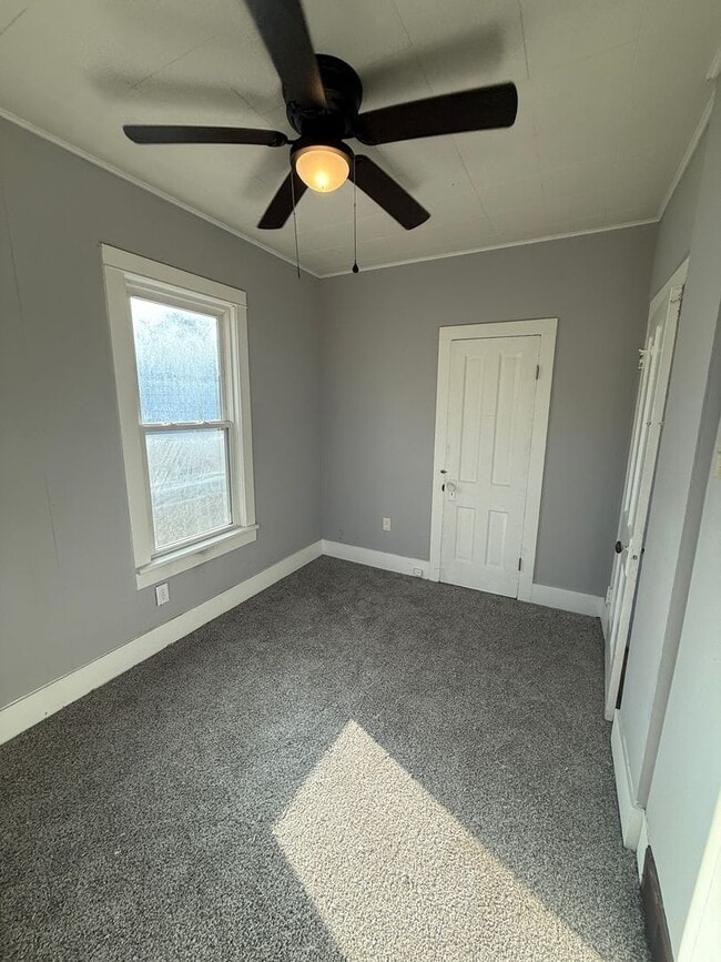 Building Photo - Lovely 2 bedroom now available!