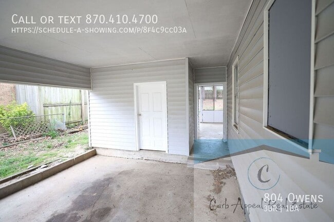 Building Photo - 804 Owens-