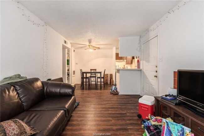 Building Photo - 1107 Verde Dr