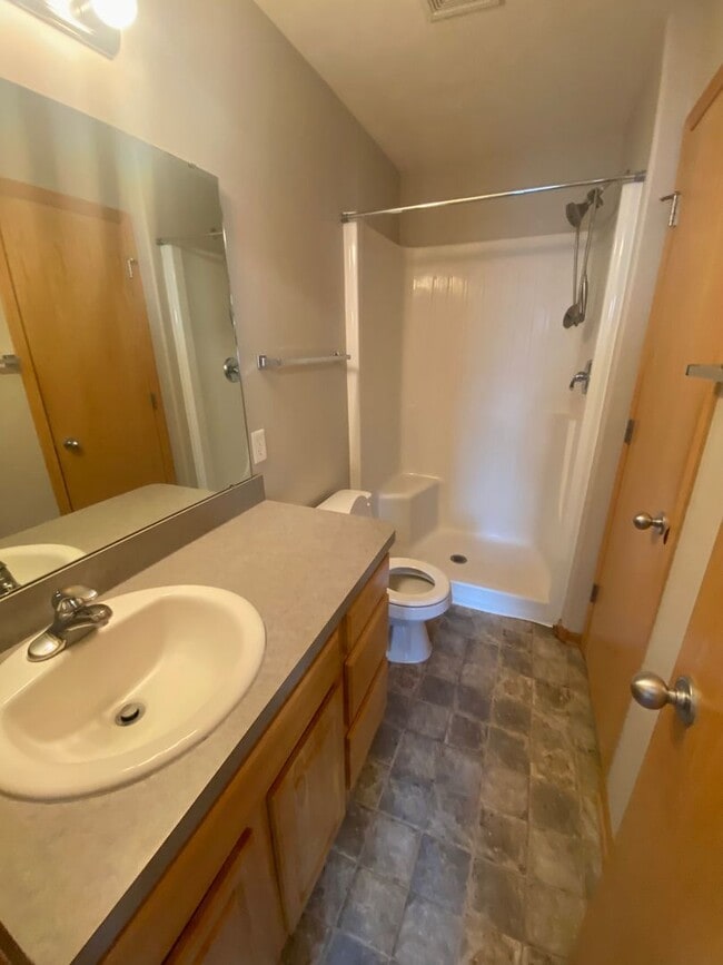 Building Photo - 3 Bedroom and 3 Bathroom Duplex. Available...