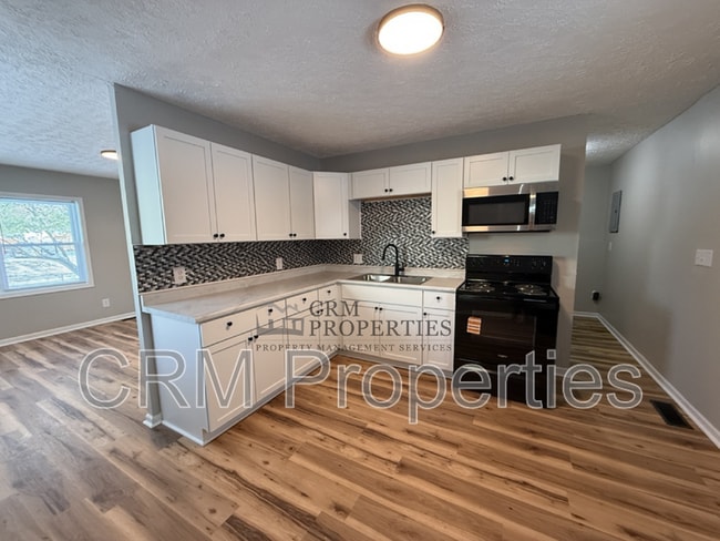 Foto del edificio - 5805 Lance Dr