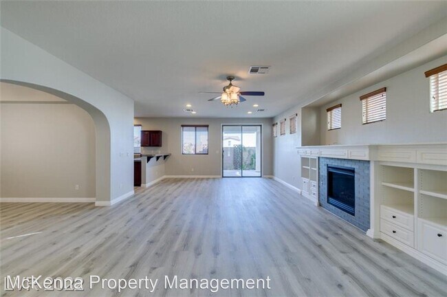 Building Photo - 4 br, 2.5 bath House - 377 Red Snap Dragon...
