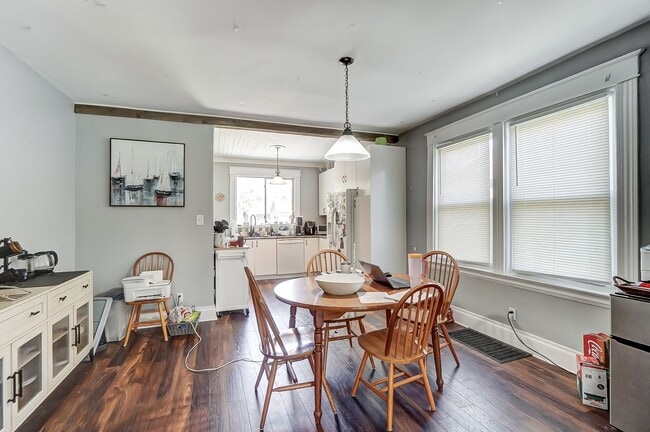 Foto del edificio - Charming 3-bedroom, 1.5-bathroom