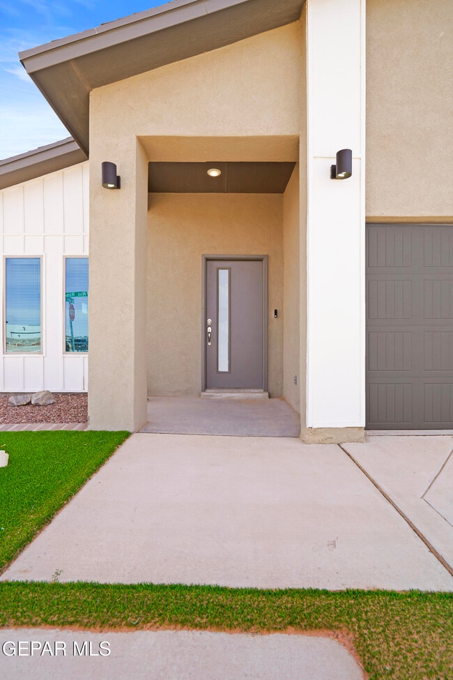 Building Photo - 7480 Rio Rimac Dr