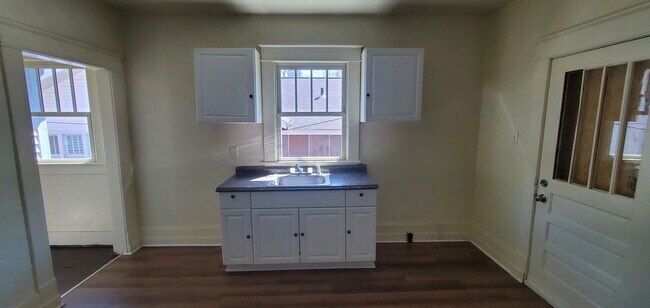 Building Photo - 3 Bedroom 1 Bathroom House
