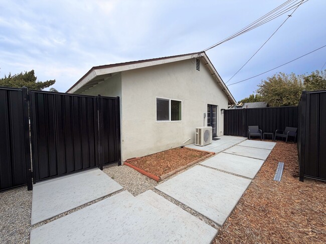 Building Photo - 1518 Warwick Ave