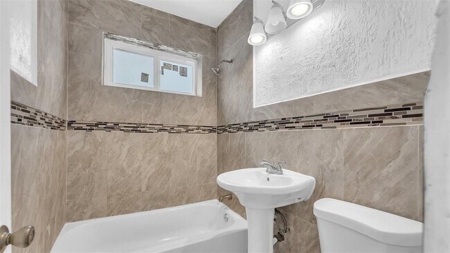 Foto del edificio - 1340 NW 131st St