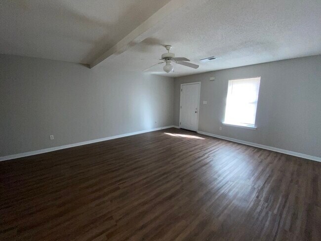 Foto del edificio - 4587 Northwood Hills Dr