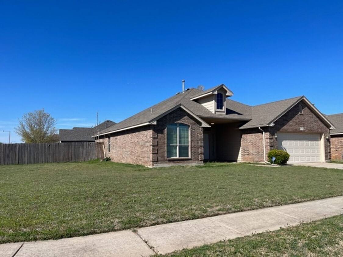 Foto principal - 9909 SW 25th St