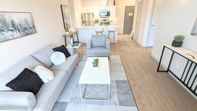 Building Photo - 420 Chrislind St