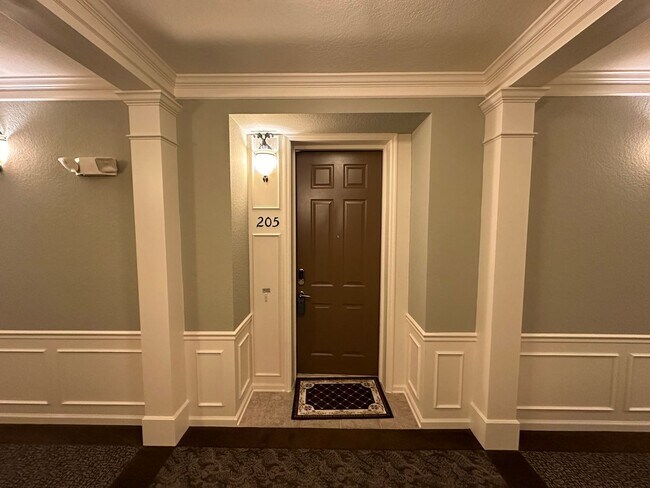 Building Photo - 2 Bedroom, 2 Bath 2nd Floor Condo with Bon...