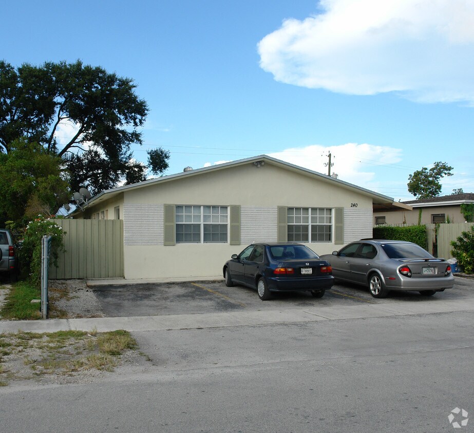 Foto del edificio - 240 SW 23rd St