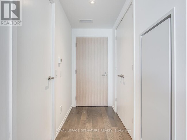 Building Photo - 5 Soudan Ave