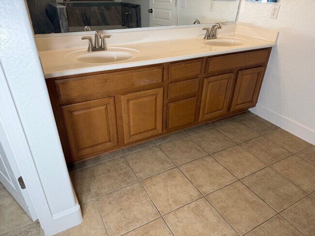 Foto del edificio - 42502 W Somerset Dr