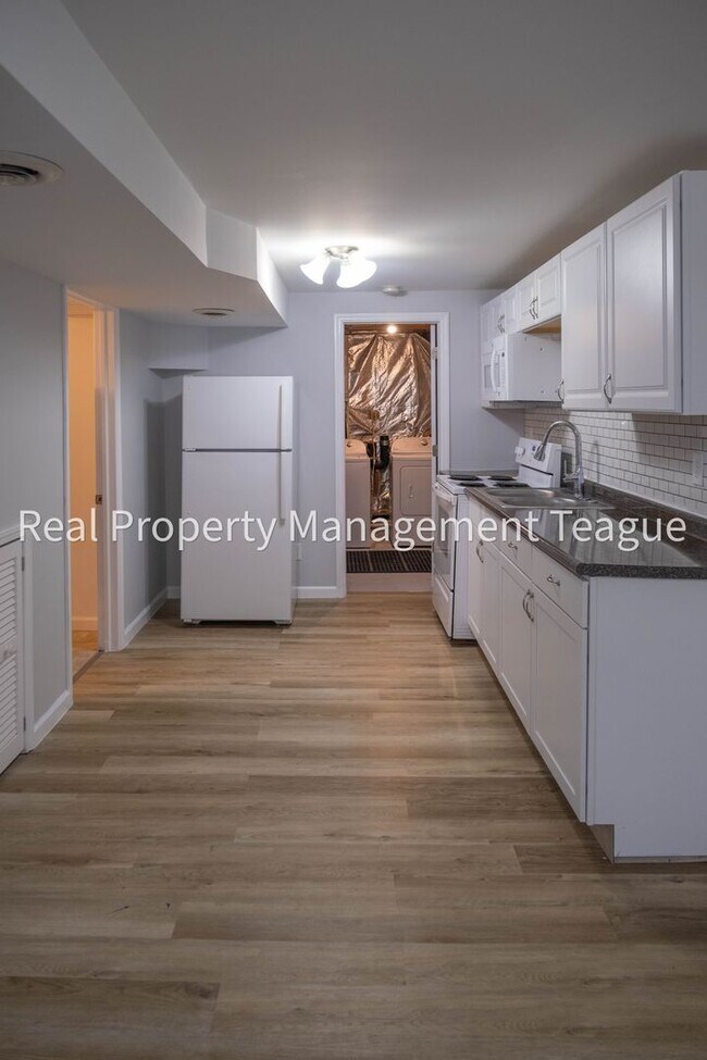 Building Photo - Heat and Utilities Paid by Owner!