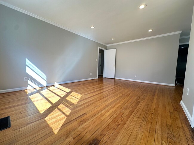 Building Photo - Home for rent in East Lake **ACCEPTS SECTI...