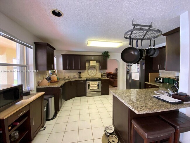 Building Photo - 16852 SW 148th Ave