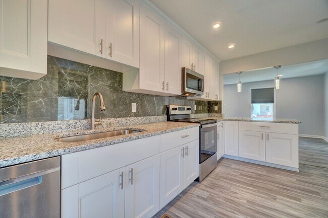 Building Photo - SIMONSDALE