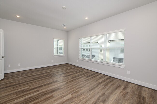 Building Photo - 1274 N Post Oak Rd
