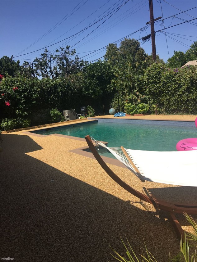 Foto principal - 5726 Tyrone Ave