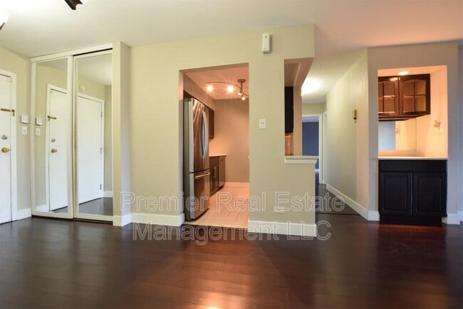 Building Photo - 1313 N Williams St