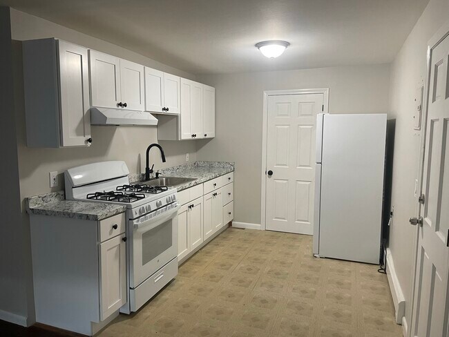 Building Photo - 4 Pailet Dr