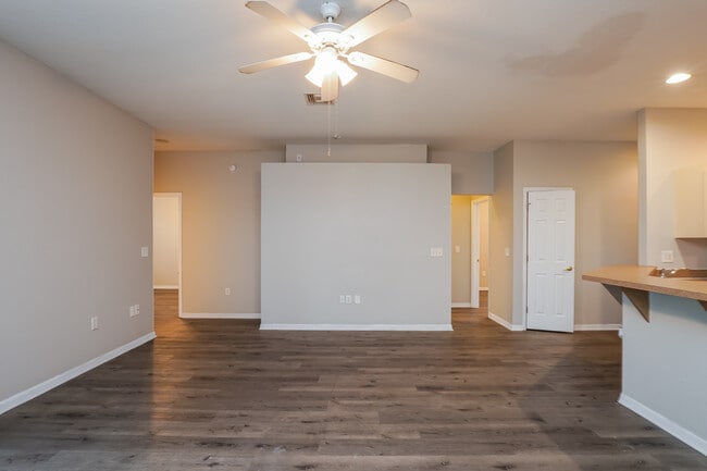 Foto del edificio - 284 Cloverdale Rd