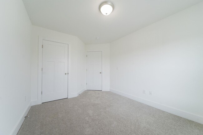 Building Photo - 704 Lamina Dr