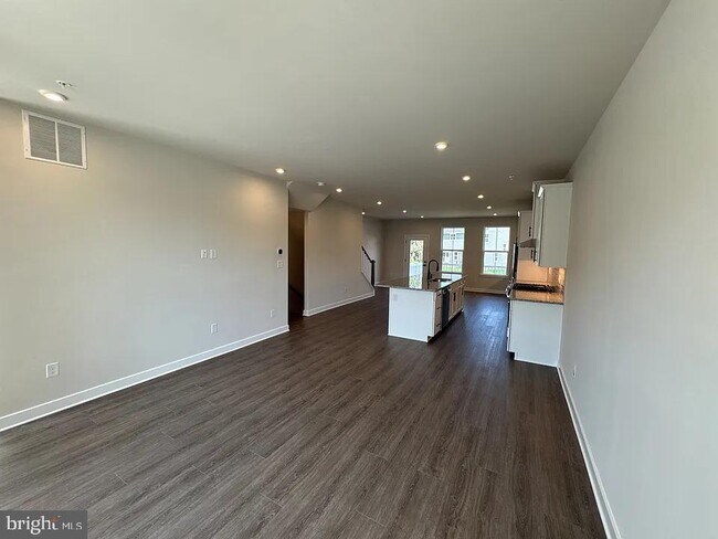 Building Photo - 6 Foxwood Dr