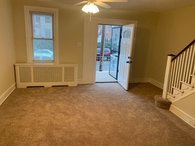 Building Photo - PHA house ONLY 3 bed 1 bath