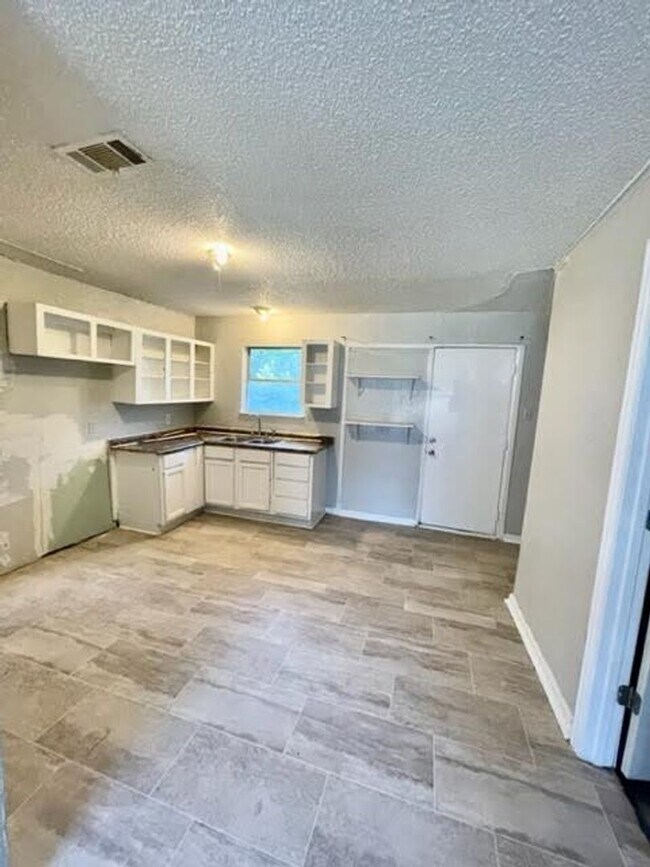 Building Photo - 3828 Acree St