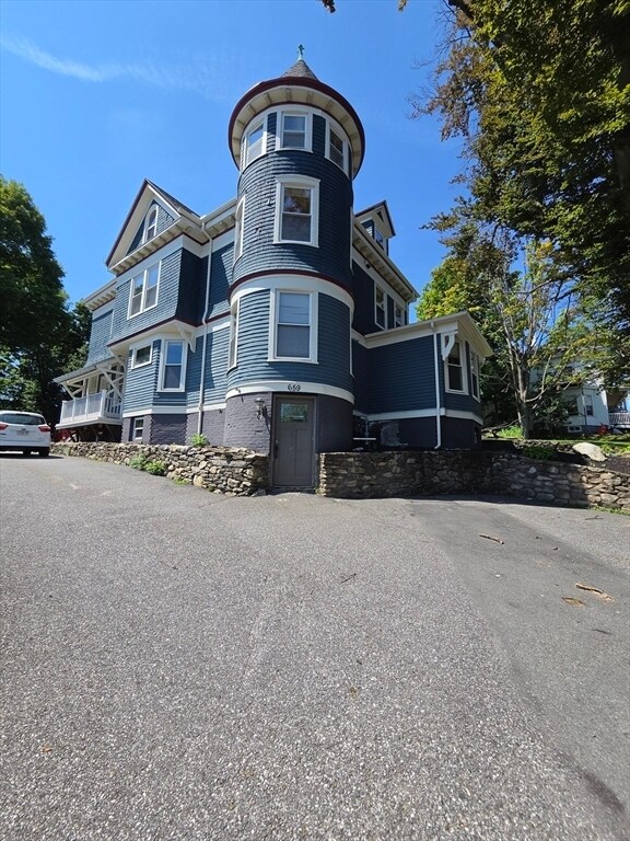 Building Photo - 659 Southbridge St