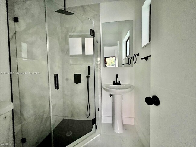 Foto del edificio - 3 br, 2 bath House - 1801 NE 177th St