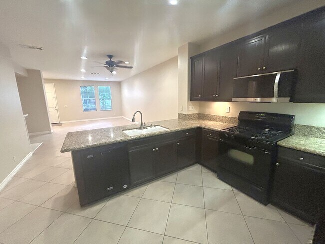 Foto del edificio - Isidora Lane  Eastvale, Ca (3 bed, 2.5 bath)
