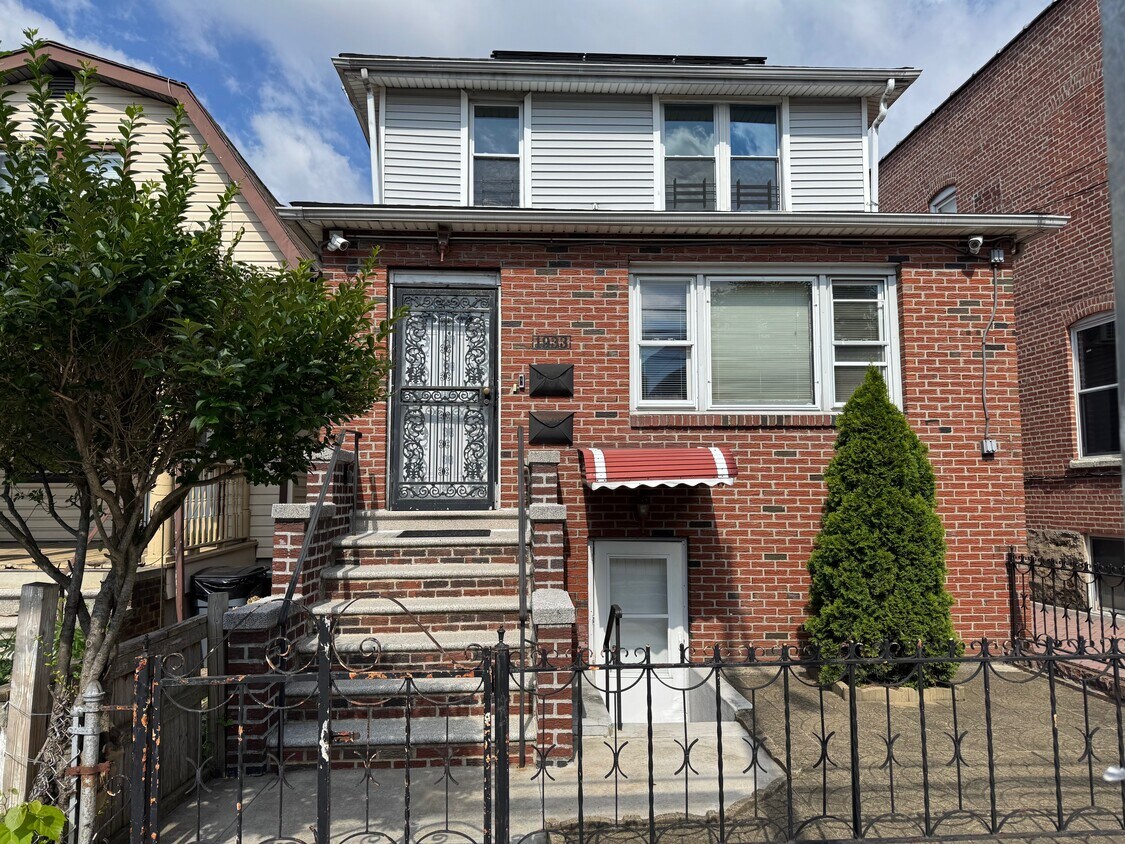 Foto principal - 1933 Hobart Ave
