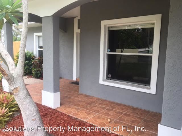 Foto principal - 900 Harbor Pines Dr