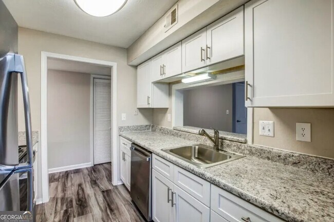 Foto del edificio - 2845 Holcomb Bridge Rd