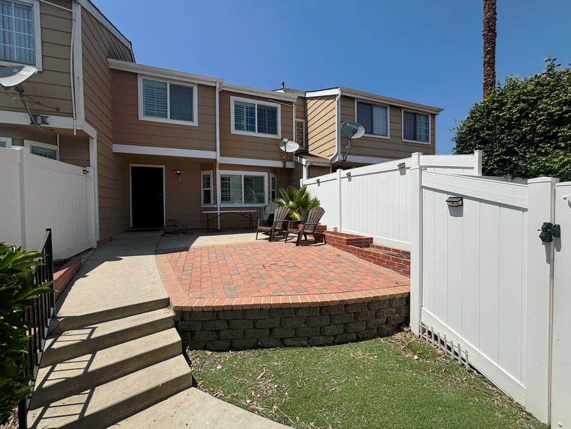 Foto principal - 14200 Polk St